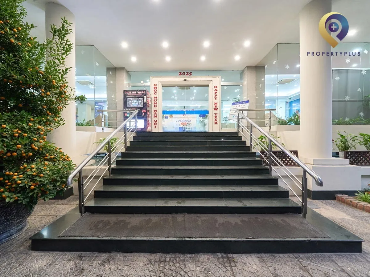 Main entrance of Thong Tan Xa Viet Nam - Tran Hung Dao building